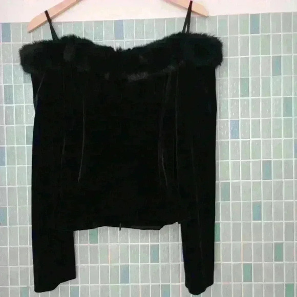 dressbarn collection Faux Fur Neckline Off Shoulder Black Velvet Long Sleeve Top - Picture 9 of 16
